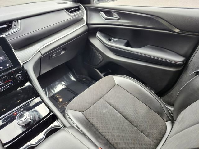 Used 2023 Jeep Grand Cherokee L Altitude AWD/4WD image 15