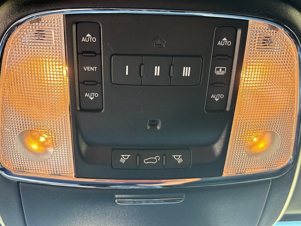 Used 2021 Jeep Grand Cherokee Limited w/ Sun & Sound Group AWD/4WD image 35