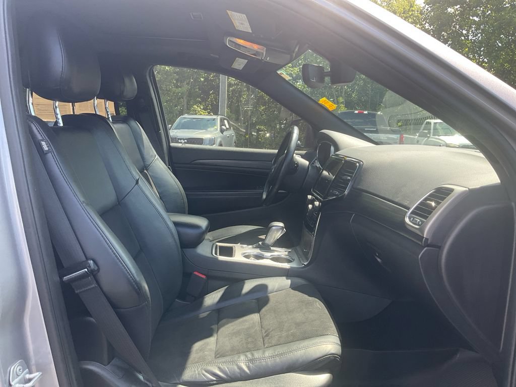 Used 2019 Jeep Grand Cherokee Altitude AWD/4WD image 12