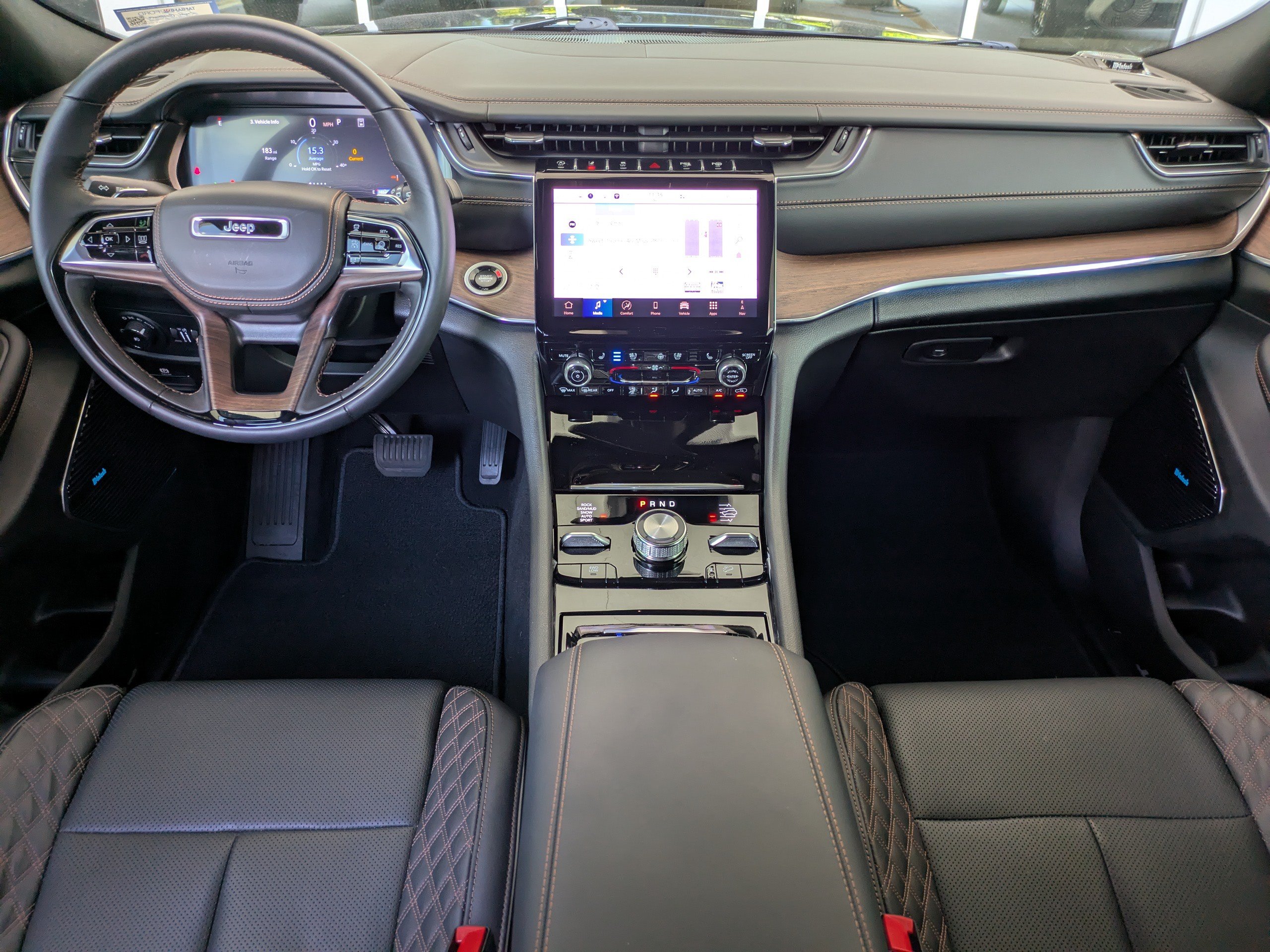 Used 2025 Jeep Grand Cherokee L Summit w/ Obsidian Package AWD/4WD image 17