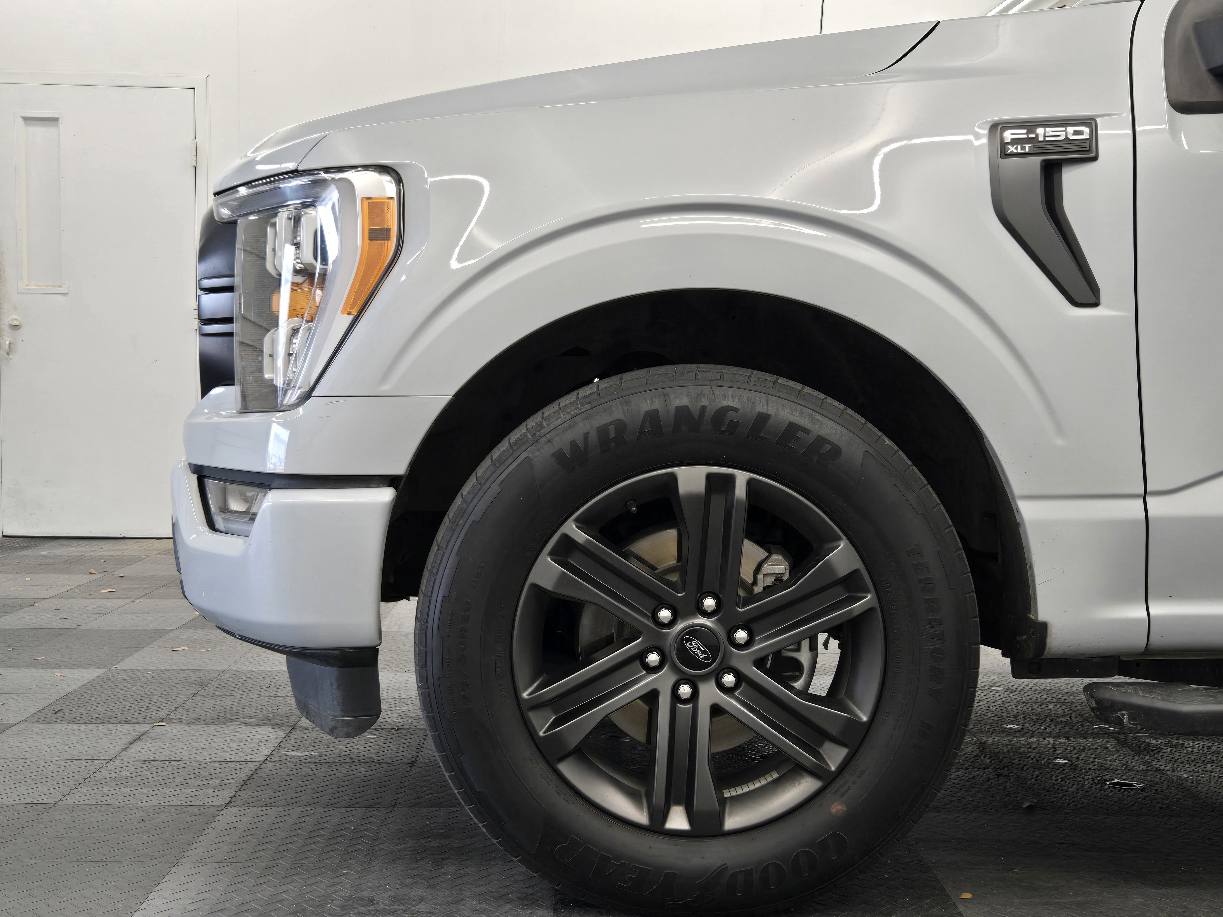 Certified 2022 Ford F150 XLT w/ Equipment Group 302A High image 9