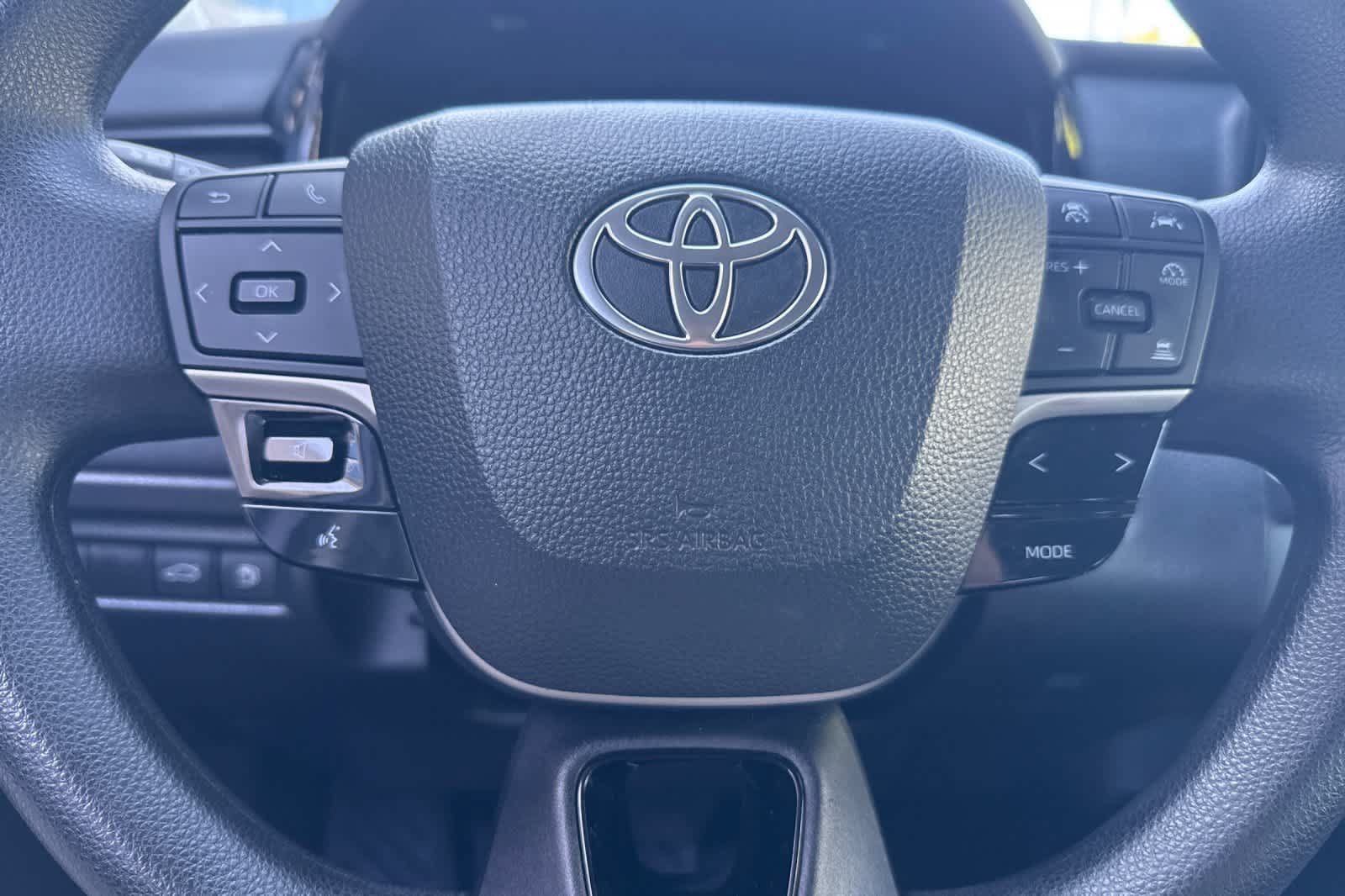Used 2025 Toyota Camry LE AWD/4WD image 22