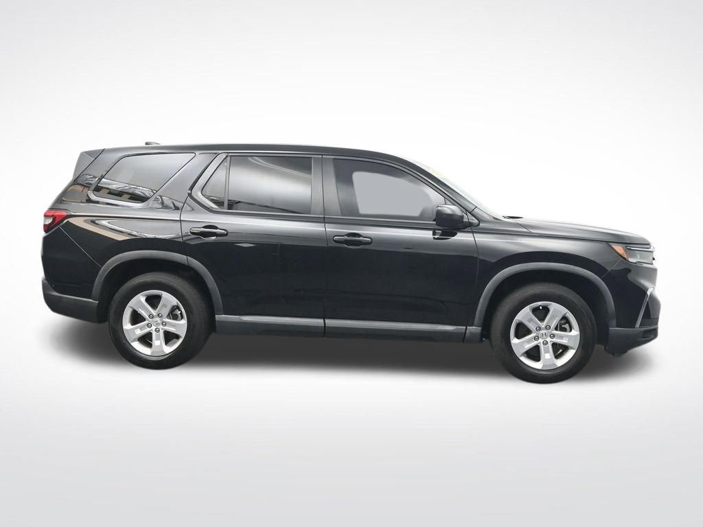 Used 2023 Honda Pilot LX image 4