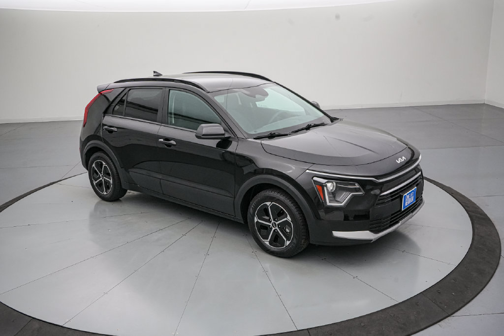 Used 2025 Kia Niro LX FWD image 2
