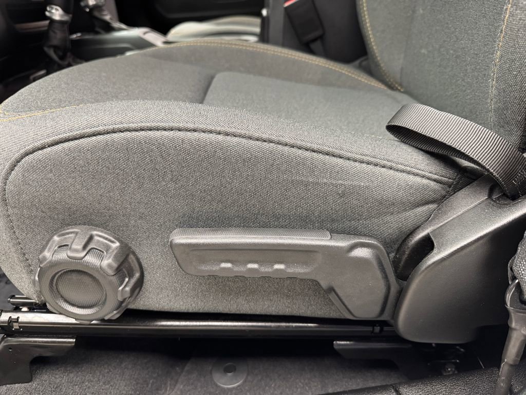 Used 2025 Jeep Gladiator Sport AWD/4WD image 12