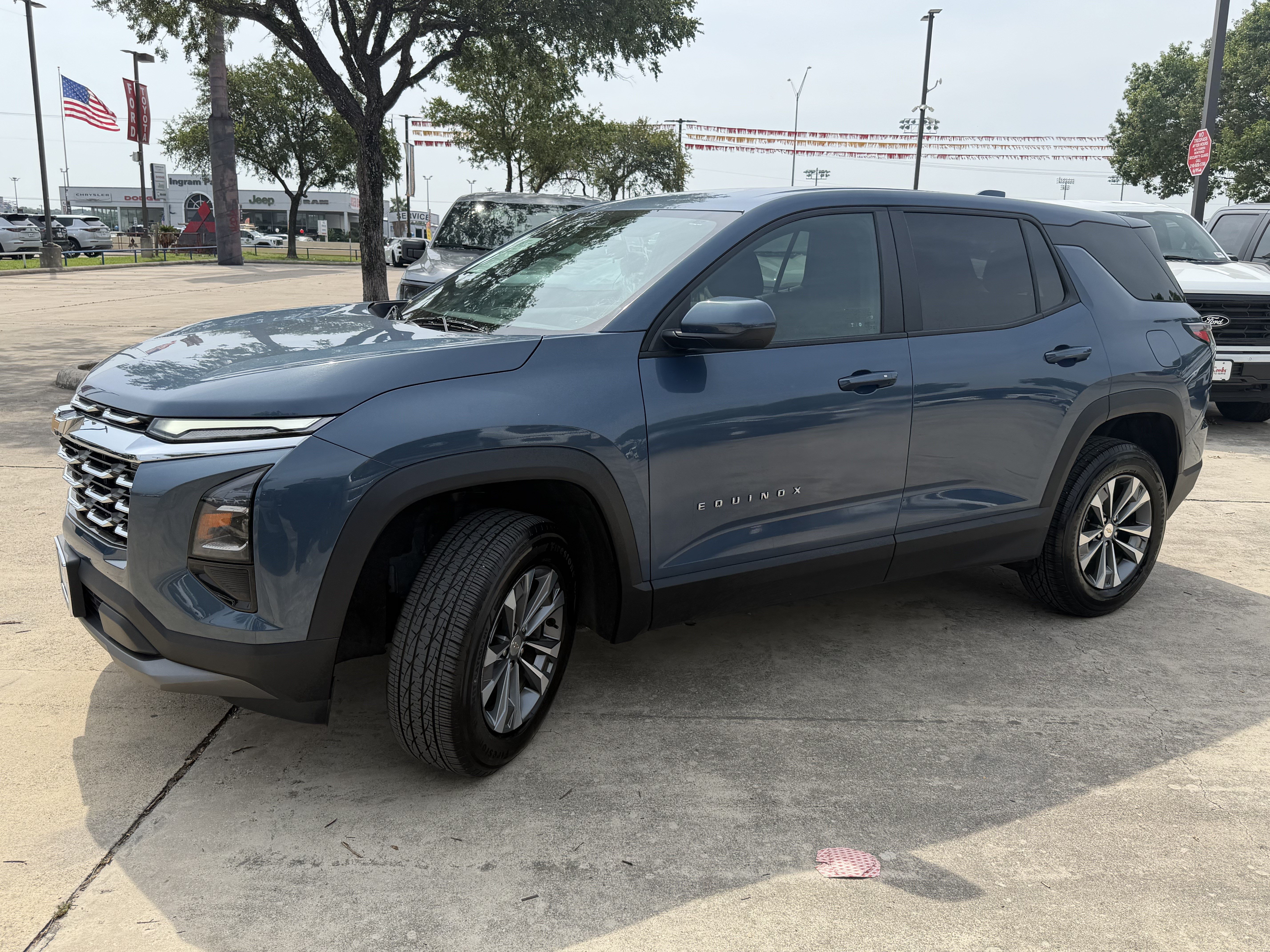 Used 2025 Chevrolet Equinox LT FWD image 10