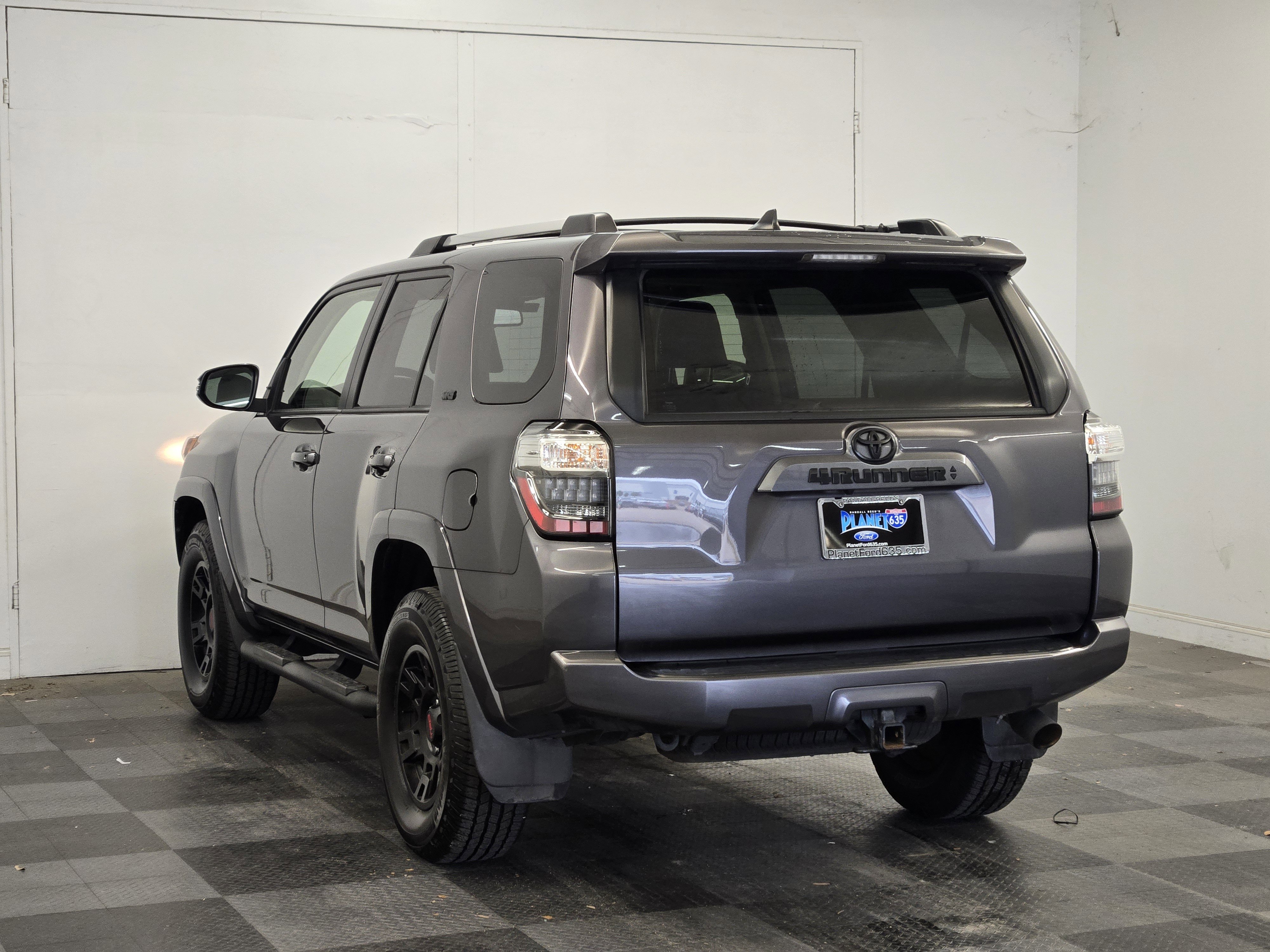 Used 2022 Toyota 4Runner SR5 Premium w/ Moonroof Package AWD/4WD image 5