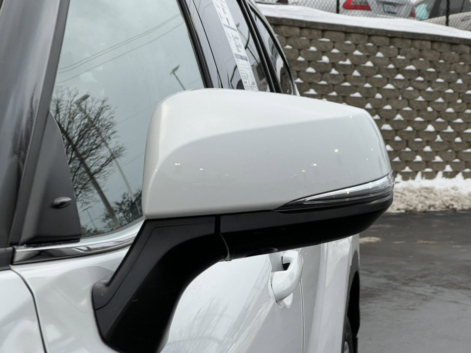 Used 2023 Toyota Highlander Limited image 42