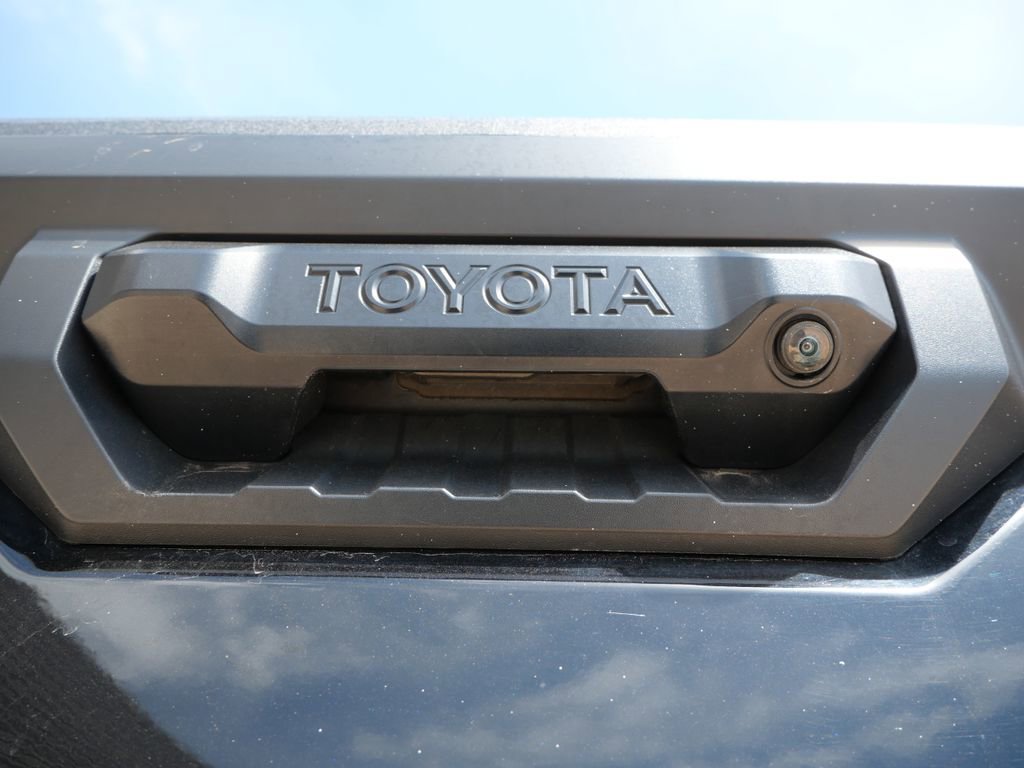 Used 2022 Toyota Tundra SR5 AWD/4WD image 12