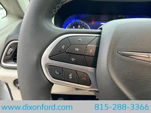 Used 2023 Chrysler Pacifica Touring-L FWD image 15
