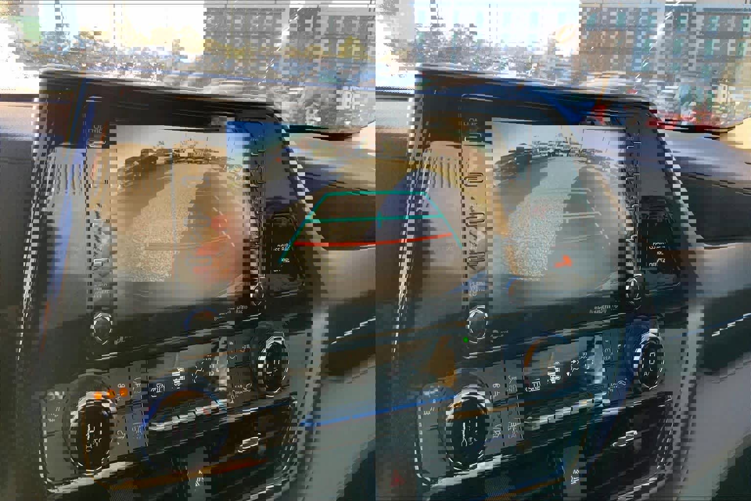 Used 2021 Toyota Highlander XLE FWD image 28