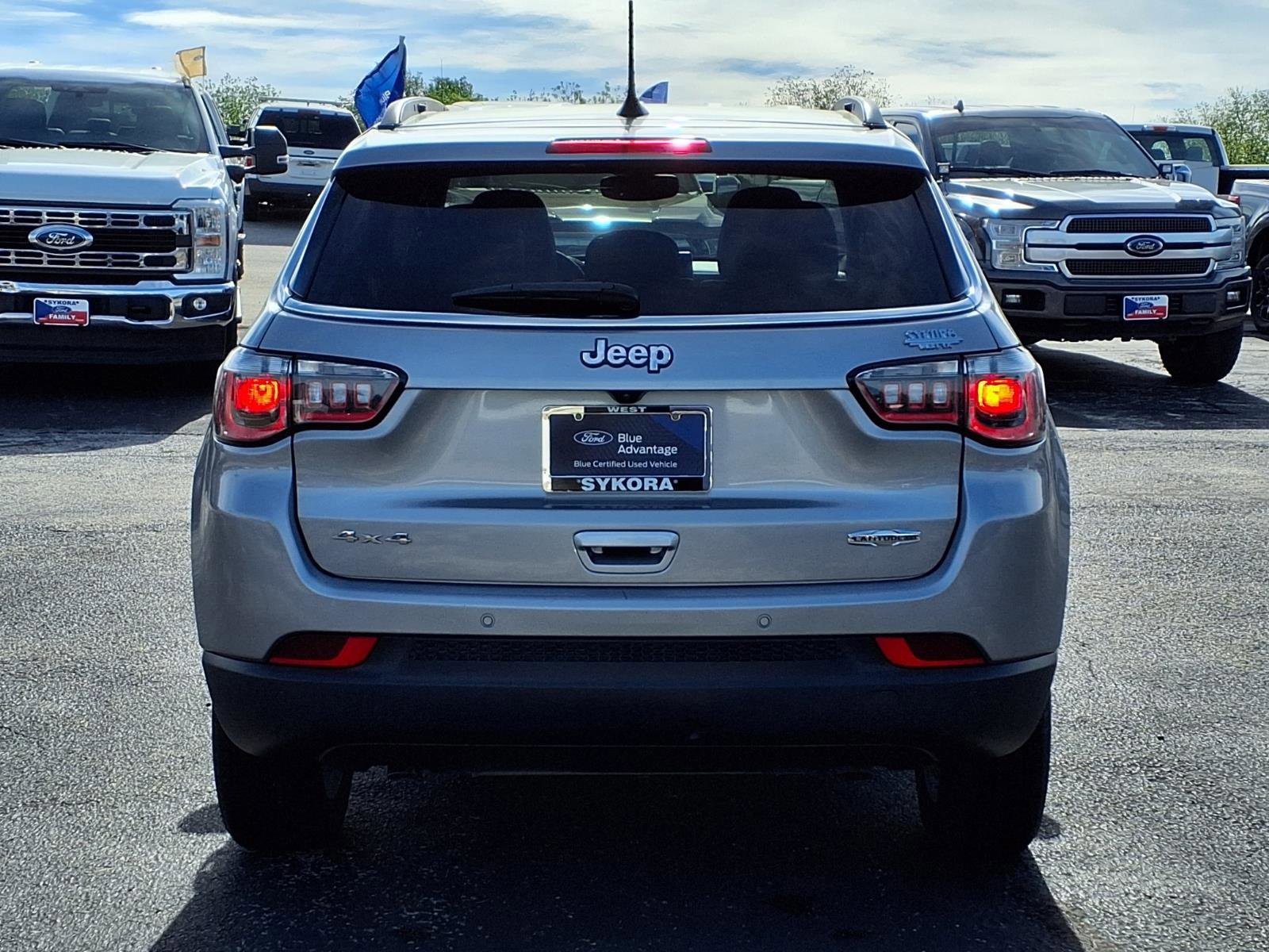 Used 2023 Jeep Compass Latitude image 4