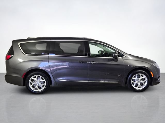 Used 2019 Chrysler Pacifica Touring-L Plus w/ Tire & Wheel Group FWD image 2