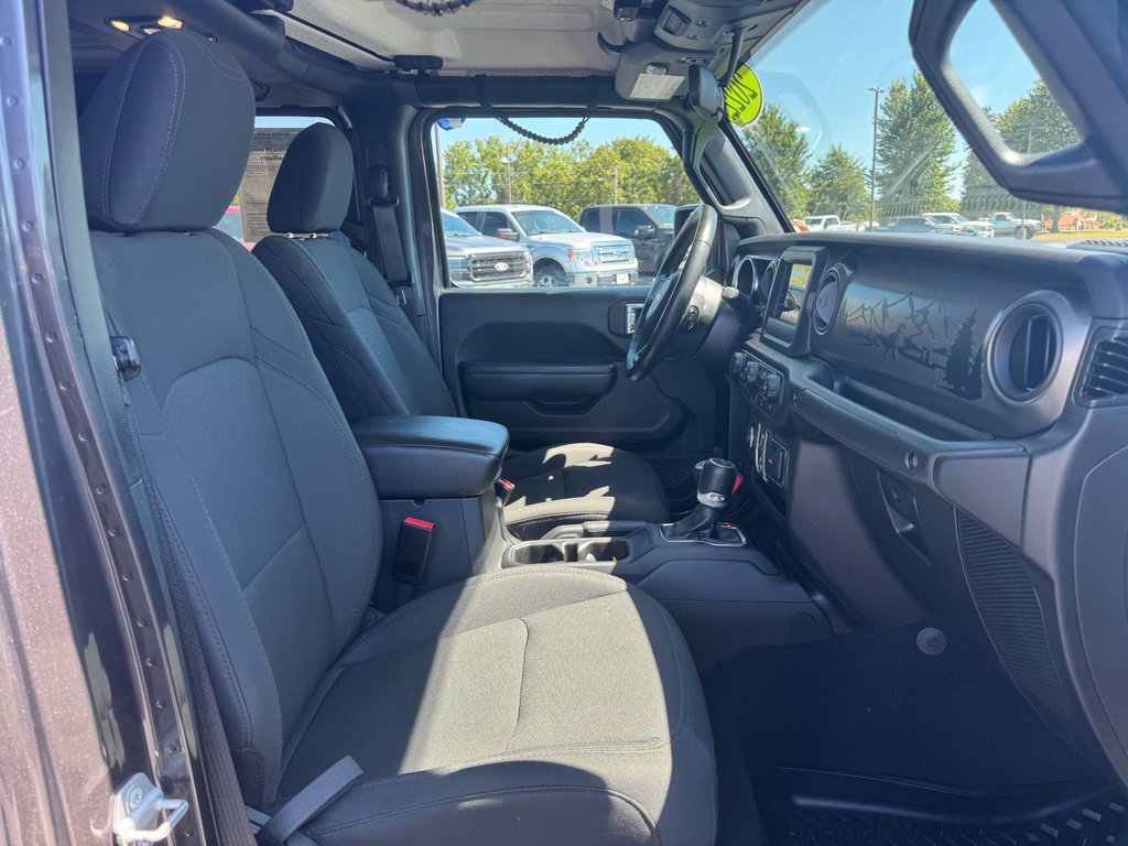Used 2022 Jeep Gladiator Sport AWD/4WD image 16
