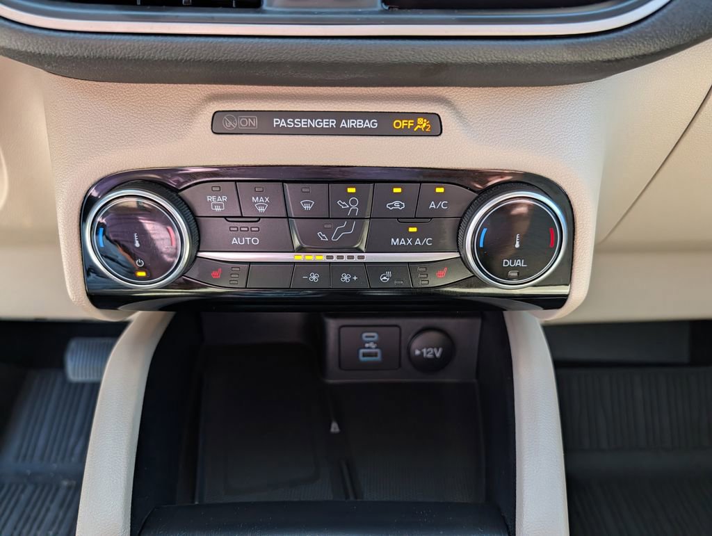 Certified 2022 Ford Escape SEL w/ Technology Package FWD image 11