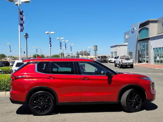 Used 2023 Mitsubishi Outlander SE Black Edition FWD image 3