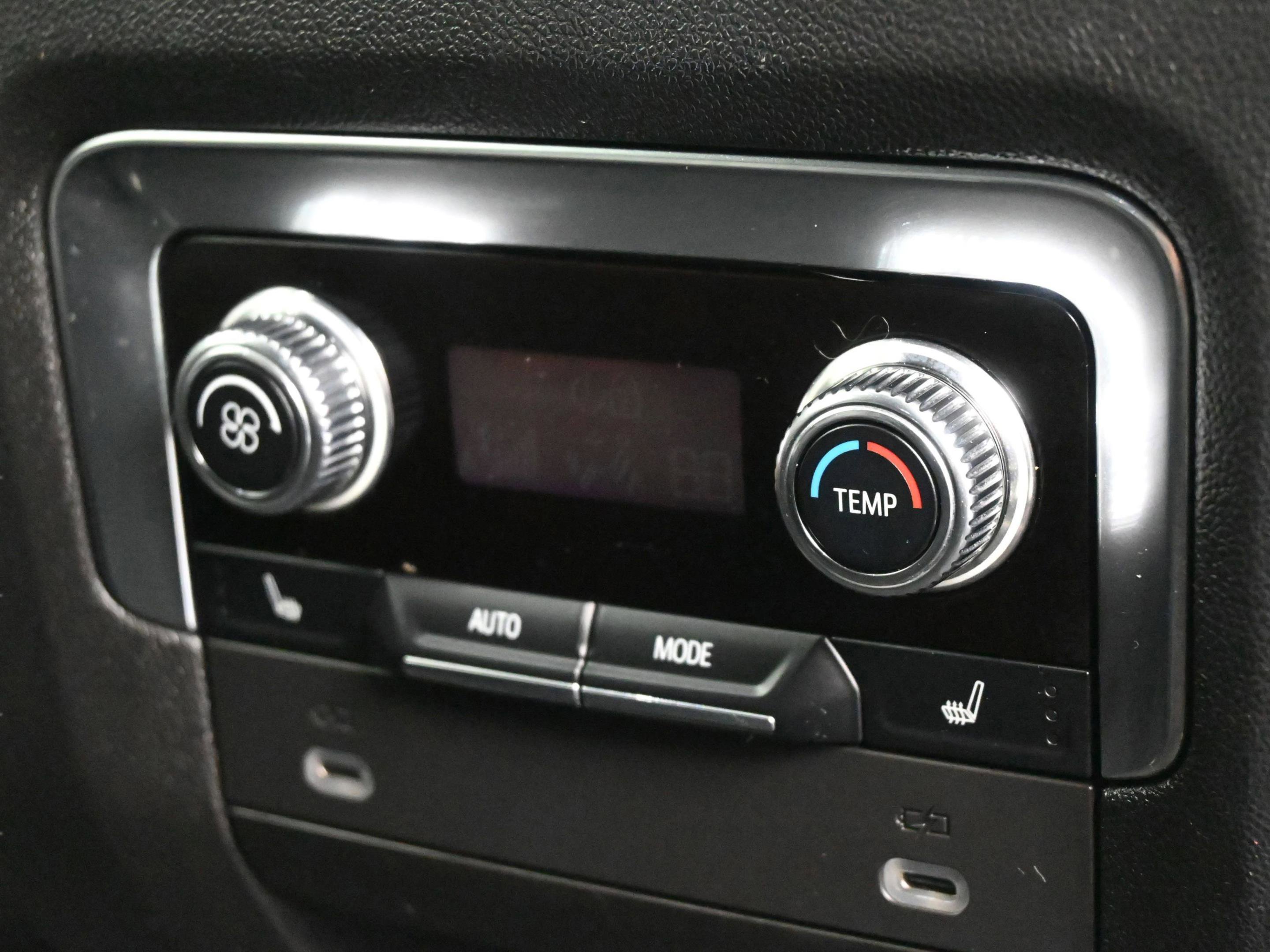 Used 2022 GMC Yukon XL AT4 image 37