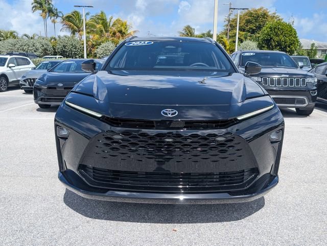 Used 2025 Toyota Crown Signia XLE image 3