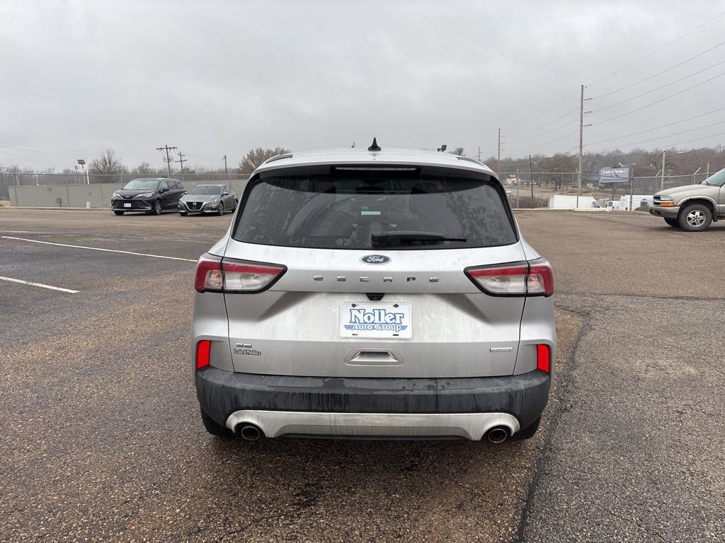 Certified 2020 Ford Escape SE image 3