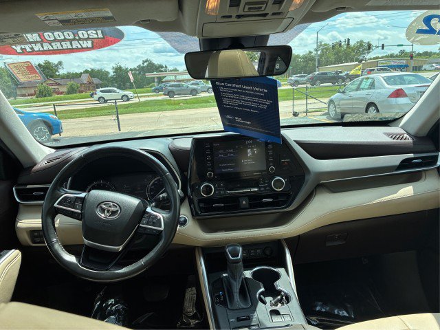 Used 2022 Toyota Highlander XLE AWD/4WD image 22