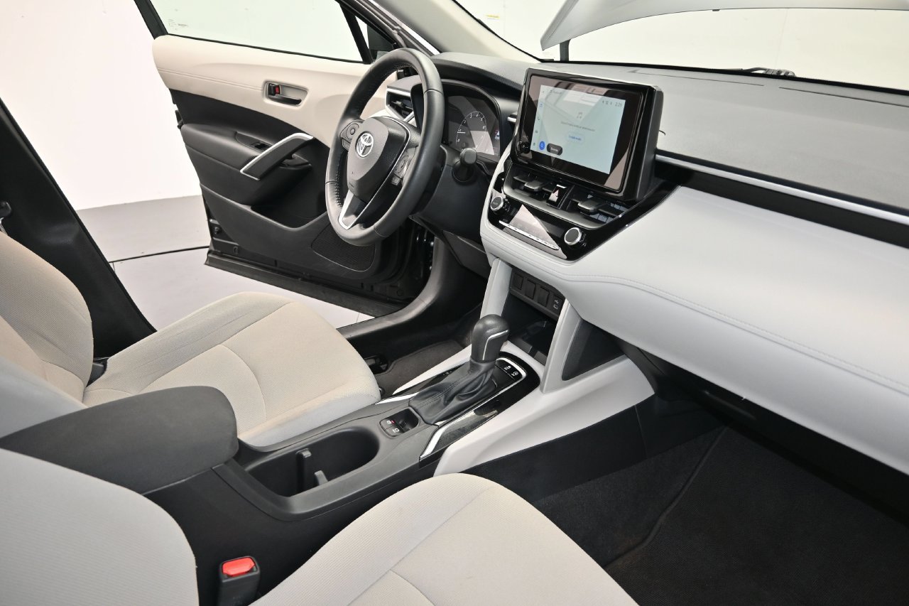 Used 2025 Toyota Corolla Cross LE FWD image 16