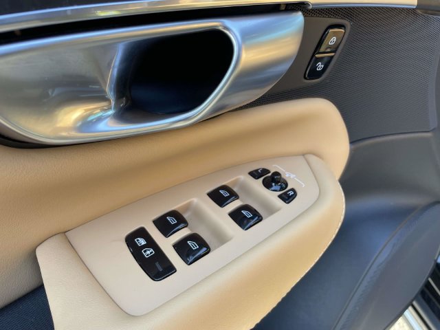 Used 2023 Volvo XC90 B6 Ultimate w/ Lounge Package AWD/4WD image 19