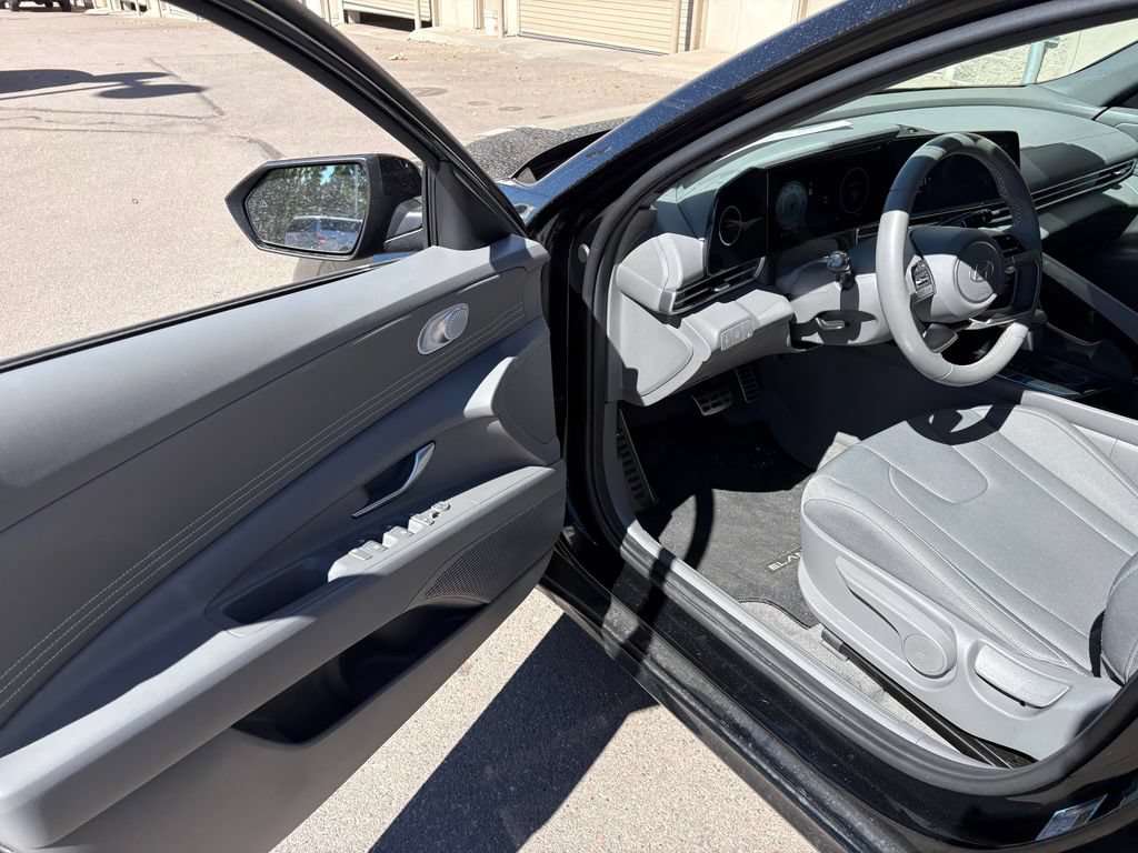 Used 2025 Hyundai Elantra SEL FWD image 15