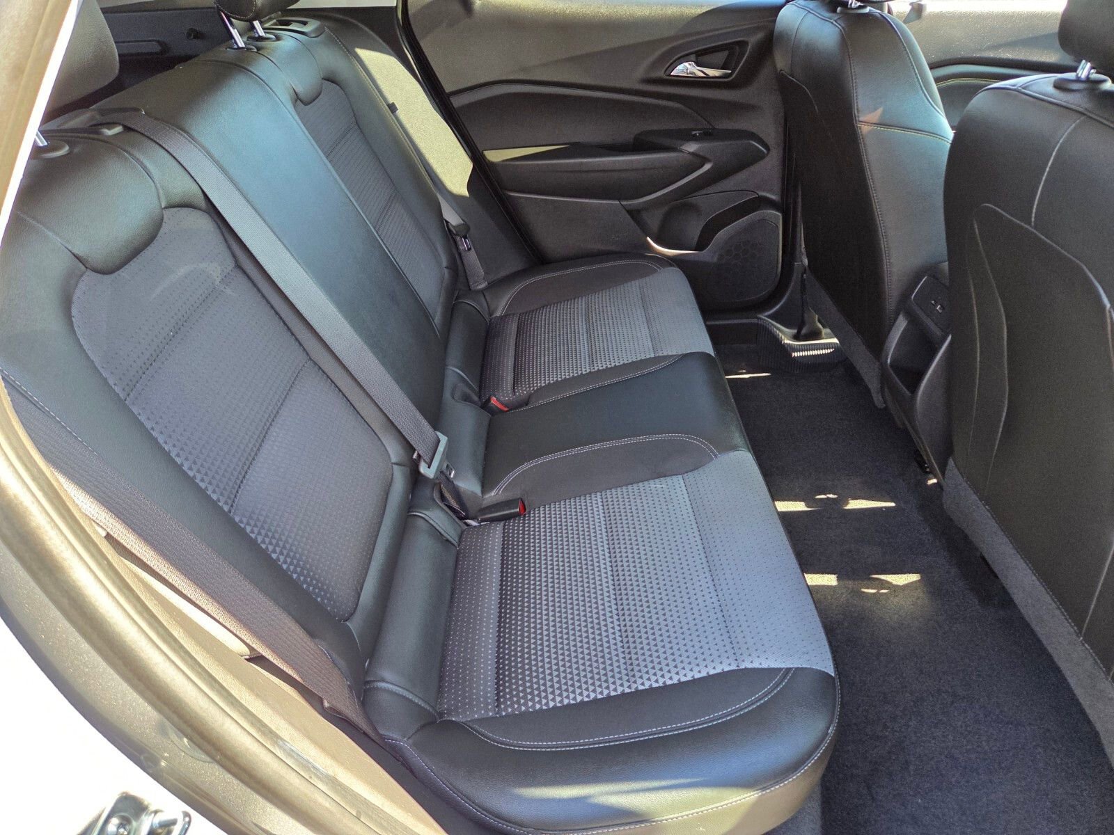 Used 2025 Chevrolet Trax LT image 13