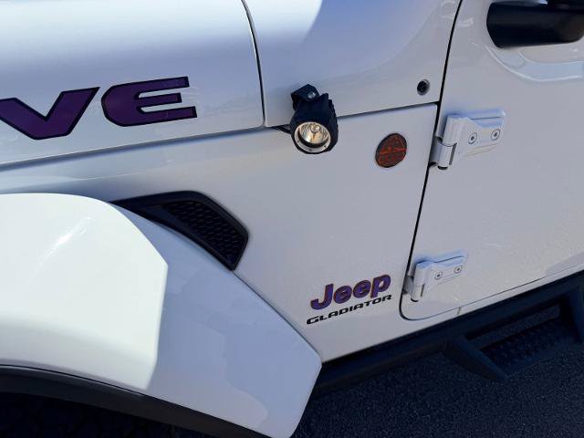 Used 2022 Jeep Gladiator Mojave w/ Cold Weather Group AWD/4WD image 8