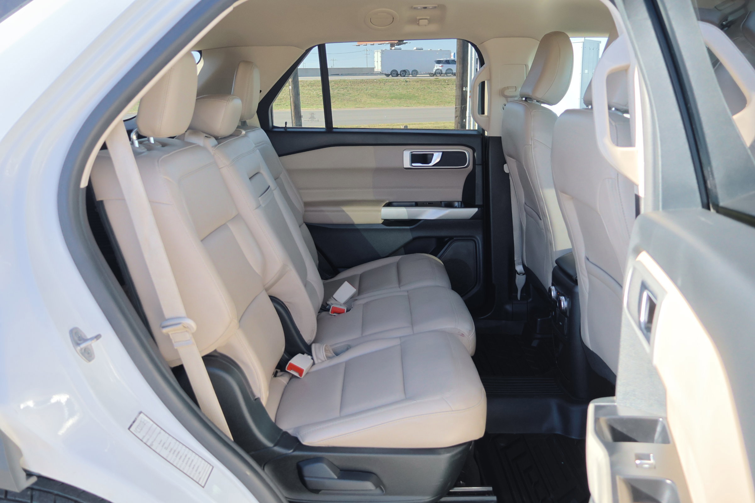 Certified 2022 Ford Explorer XLT w/ Equipment Group 202A image 36