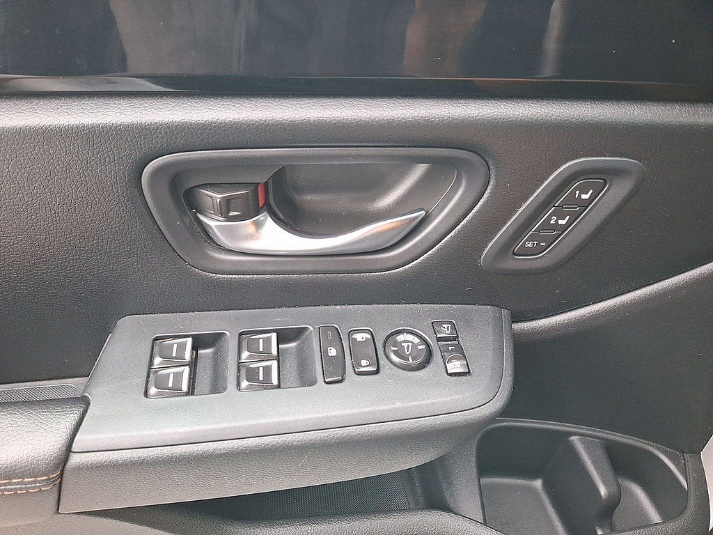 Used 2025 Honda Pilot TrailSport image 12