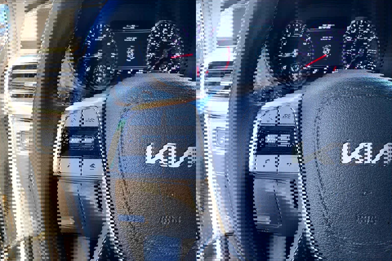 Used 2022 Kia Telluride SX w/ SX Prestige Package image 23