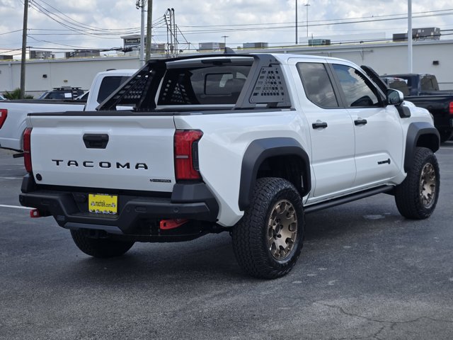 Used 2025 Toyota Tacoma Trailhunter image 5