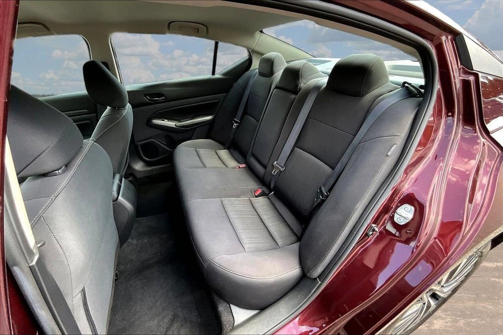 Used 2025 Nissan Altima 2.5 SV FWD image 23