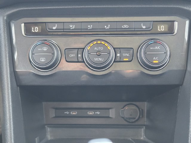 Used 2021 Volkswagen Tiguan SE w/ Panoramic Sunroof Package FWD image 18