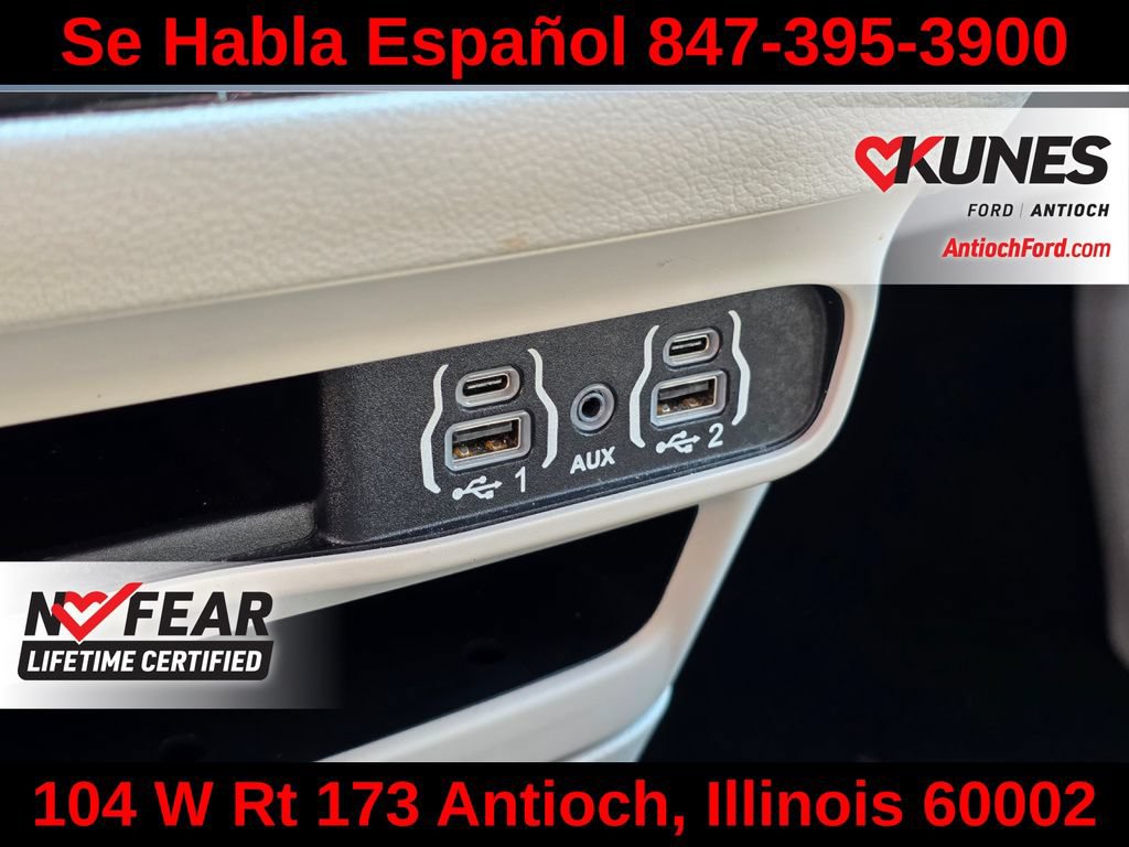 Used 2023 Chrysler Pacifica Touring-L FWD image 41