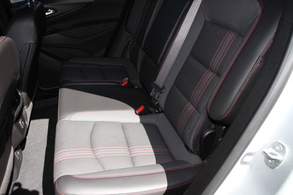 Used 2022 Chevrolet Equinox RS w/ Infotainment Package image 21