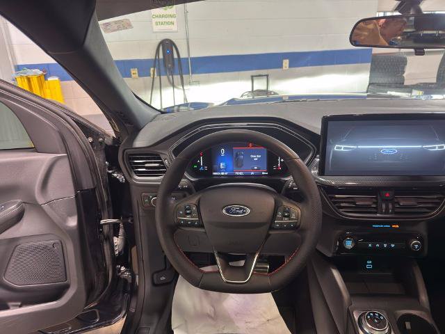 Certified 2023 Ford Escape ST-Line w/ Tech Pack #1 AWD/4WD image 16