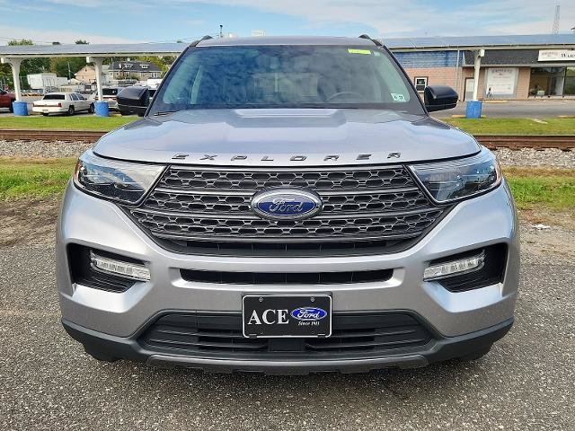 Certified 2022 Ford Explorer XLT w/ Equipment Group 202A AWD/4WD image 2