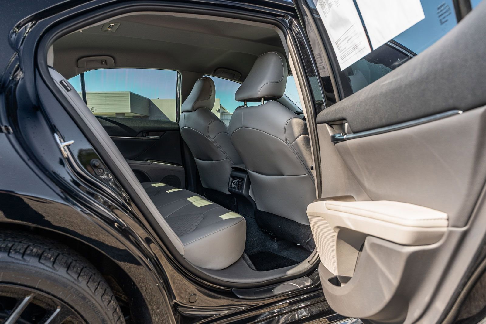 Used 2023 Toyota Camry XSE FWD image 13