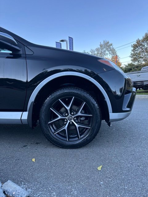 Used 2018 Toyota RAV4 SE w/ Power Extra Value Package AWD/4WD image 10