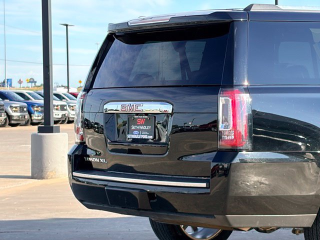 Used 2020 GMC Yukon XL Denali w/ Denali Premium Package AWD/4WD image 13