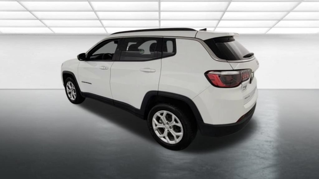 Used 2024 Jeep Compass Latitude AWD/4WD image 6