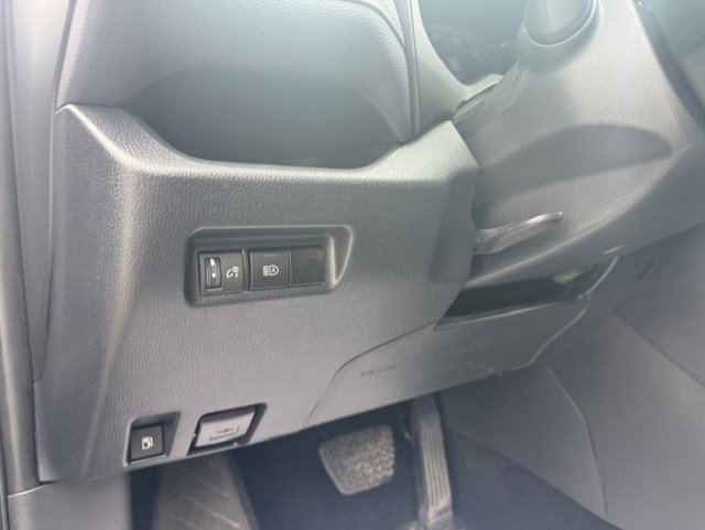 Used 2023 Toyota RAV4 LE AWD/4WD image 14