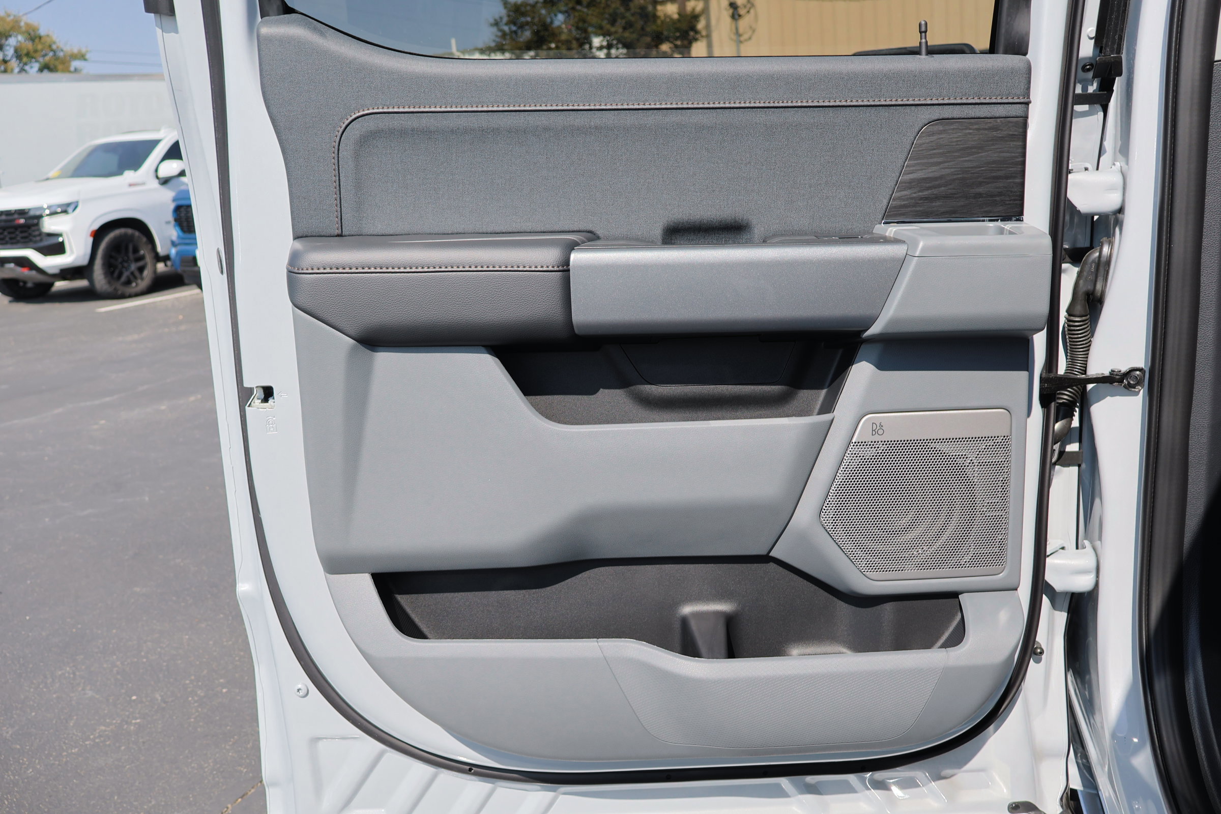 Certified 2025 Ford F150 Lariat w/ Equipment Group 501A Mid image 31