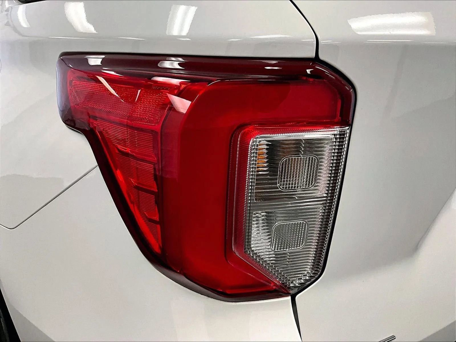 Certified 2020 Ford Explorer XLT w/ Equipment Group 202A image 29