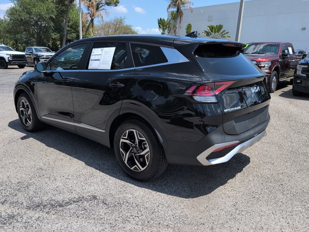 Used 2023 Kia Sportage LX FWD image 5