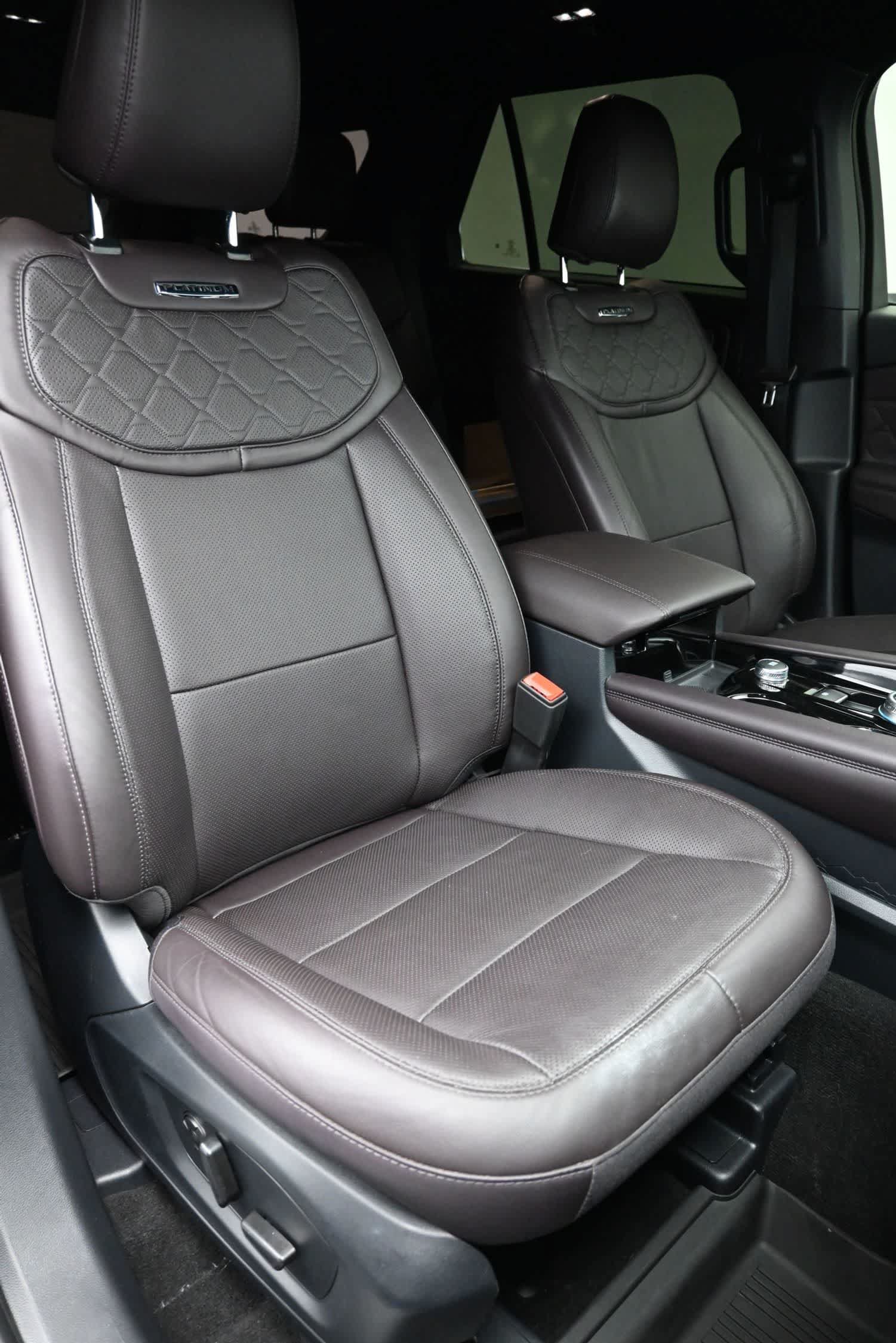 Certified 2026 Ford Explorer Platinum w/ LUX Leather Package AWD/4WD image 22