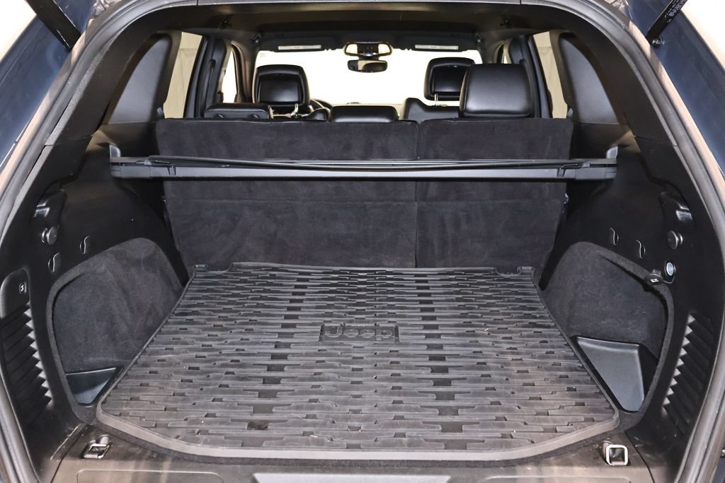 Used 2018 Jeep Grand Cherokee Laredo AWD/4WD image 33