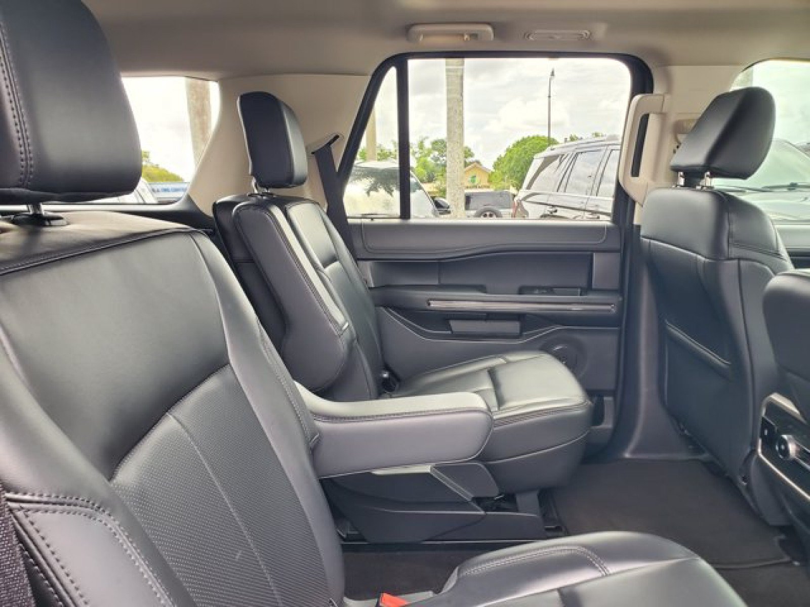 Certified 2023 Ford Expedition XLT RWD image 35